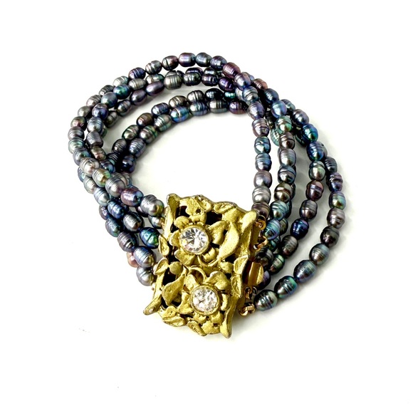 Multistrand Peacock Pearl Beaded Bracelet with a Vintage Clasp - Picture 5 of 5